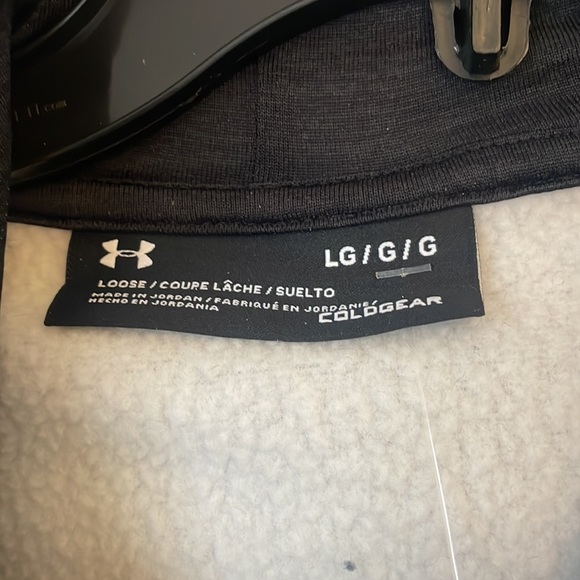 Men’s Under Amor sweatshirt - Picture 2 of 3